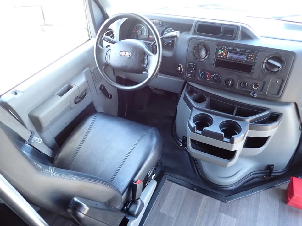 2019 Ford Starcraft Allstar MVP Shuttle Bus - Image 10