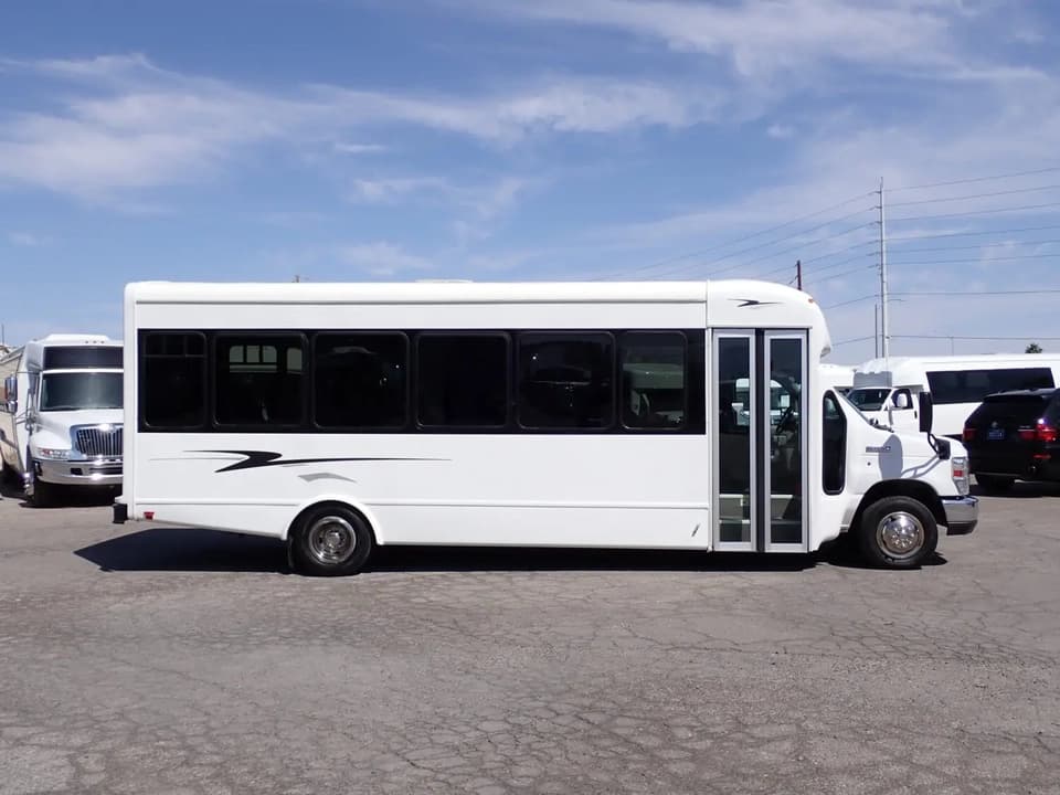 2019 Ford Starcraft Allstar MVP Shuttle Bus - Image 4