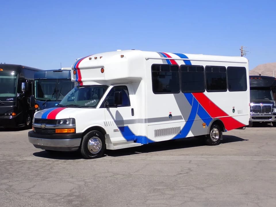 2015 Chevrolet Glaval Titan II Shuttle Bus - Image 3