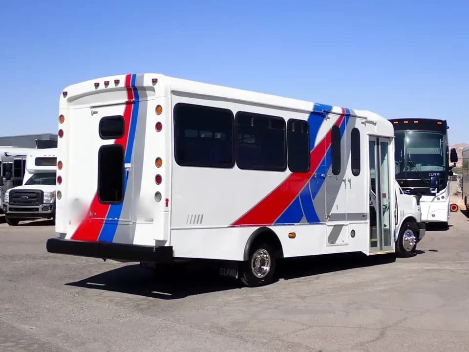 2015 Chevrolet Glaval Titan II Shuttle Bus - Image 5