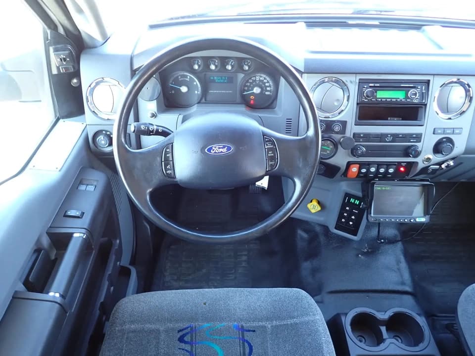 2015 Ford Champion Defender Shuttle Bus - Image 10