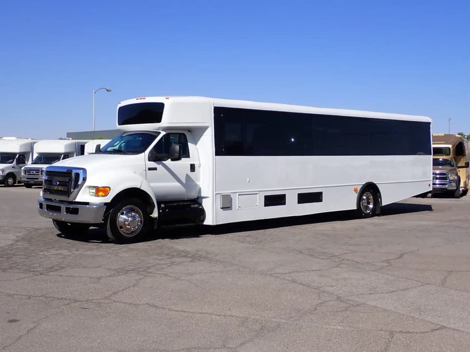 2015 Ford Champion Defender Shuttle Bus - Image 3