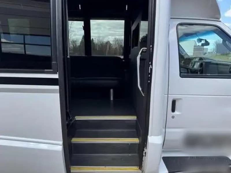 2016 Ford E450 Party Bus - Image 10