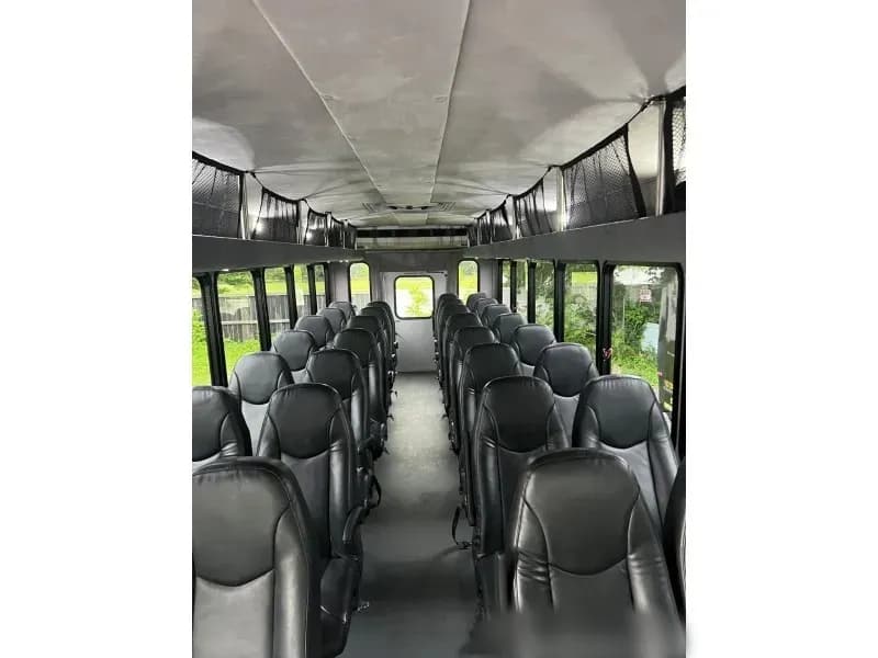2014 International AC/UC Shuttle Bus - Image 5