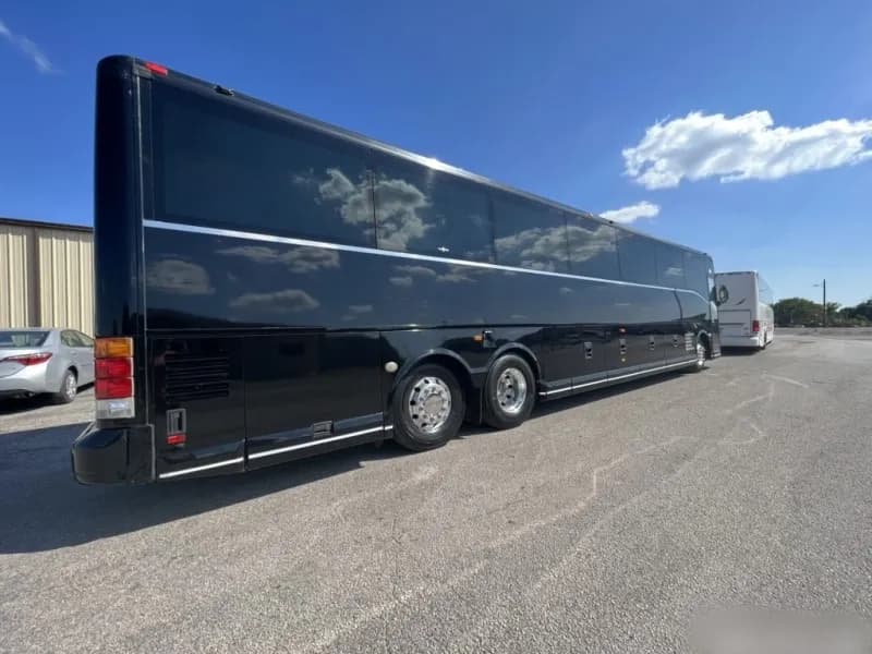 2015 Van Hool C2045 Motorcoach - Image 2