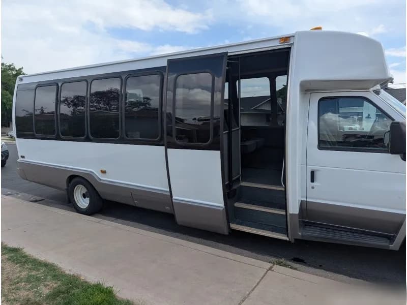 2014 Ford E450 Shuttle Bus - Image 1