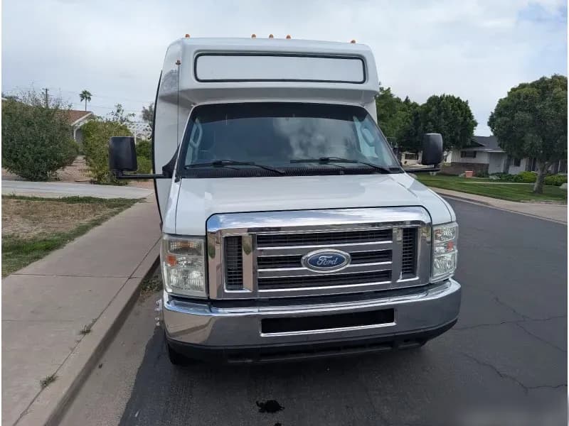 2014 Ford E450 Shuttle Bus - Image 2