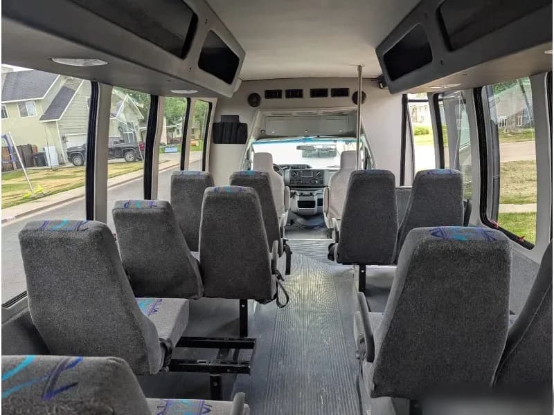 2014 Ford E450 Shuttle Bus - Image 9
