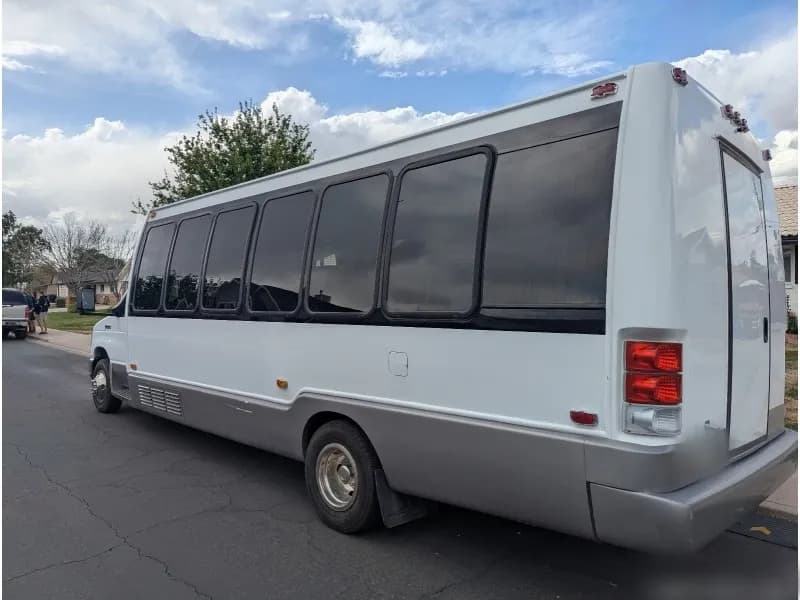 2014 Ford E450 Shuttle Bus - Image 3