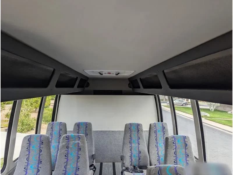 2014 Ford E450 Shuttle Bus - Image 10