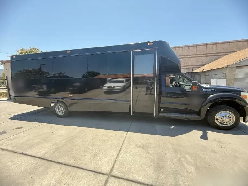 2011 Ford F-550 Party Bus - Image 5
