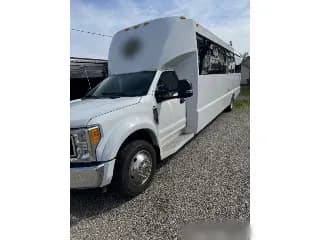 2017 Ford F-550 bus