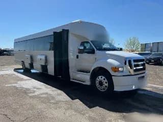 2013 Ford F-750 bus