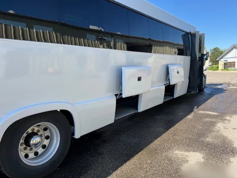 2013 Ford F-750 Tiffany Party Bus - Image 5