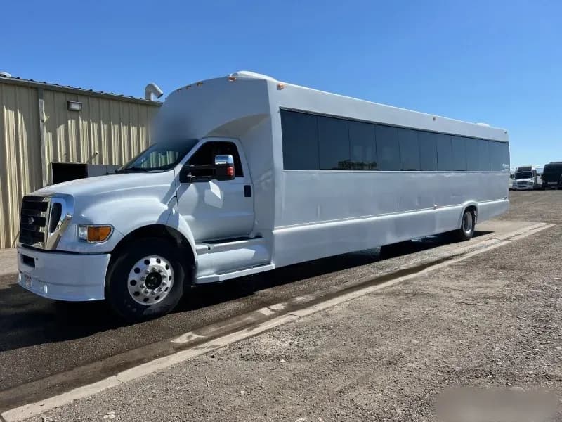 2013 Ford F-750 Tiffany Party Bus - Image 3