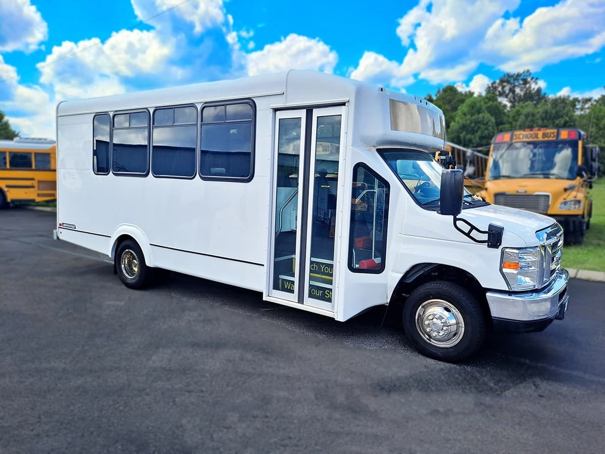 2019 Ford E450 Eldorado Advantage Shuttle Bus - Image 1