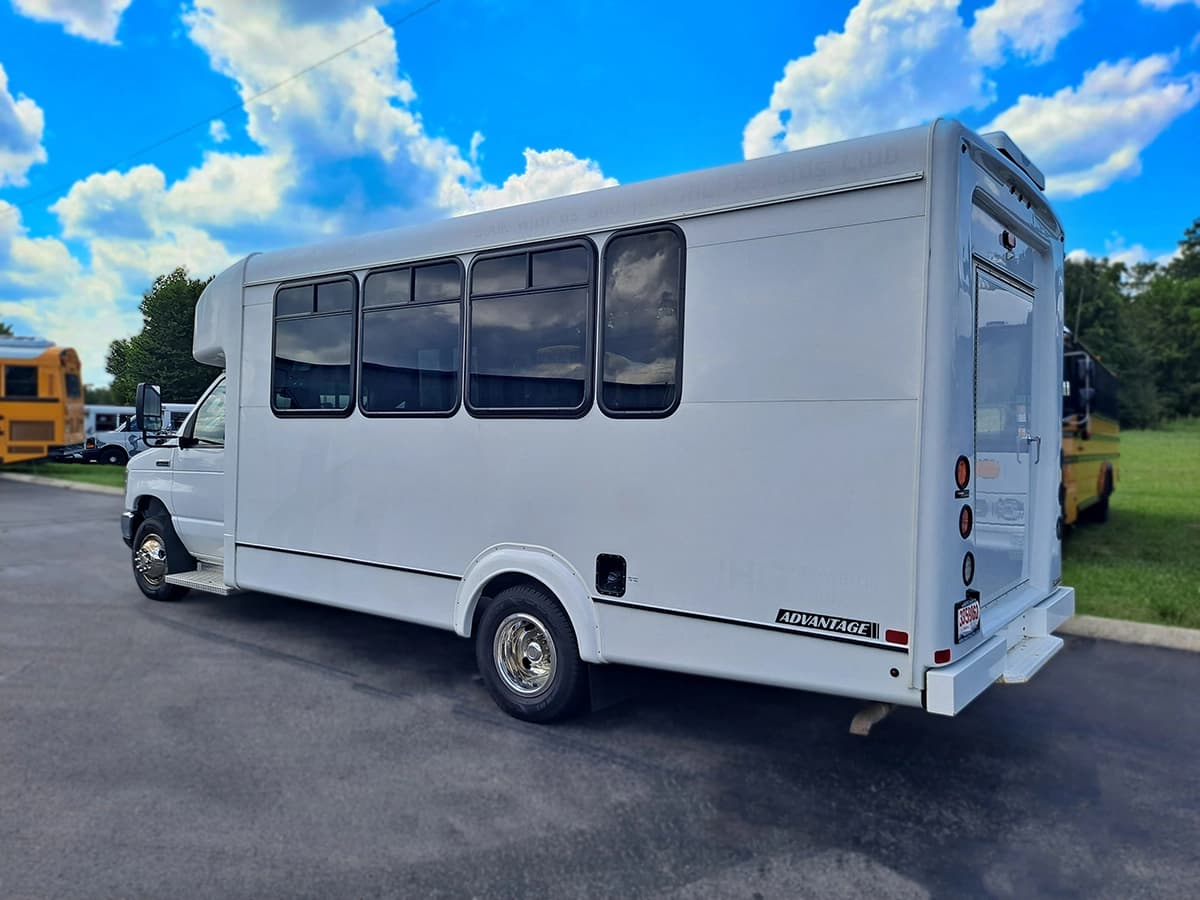 2019 Ford E450 Eldorado Advantage Shuttle Bus - Image 4