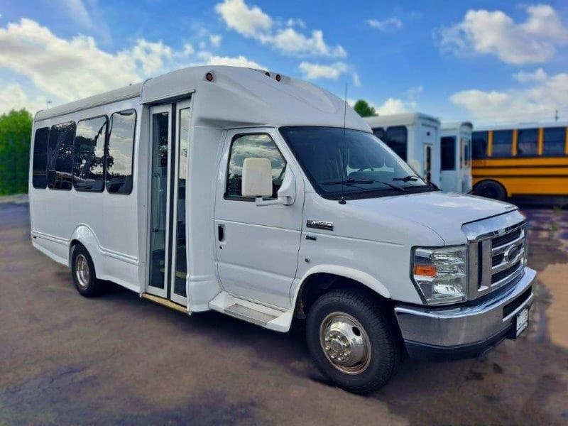 2016 Ford Starcraft StarQuest Shuttle Bus - Image 1