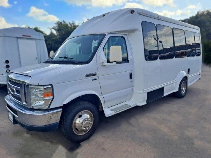 2016 Ford Starcraft StarQuest Shuttle Bus - Image 2