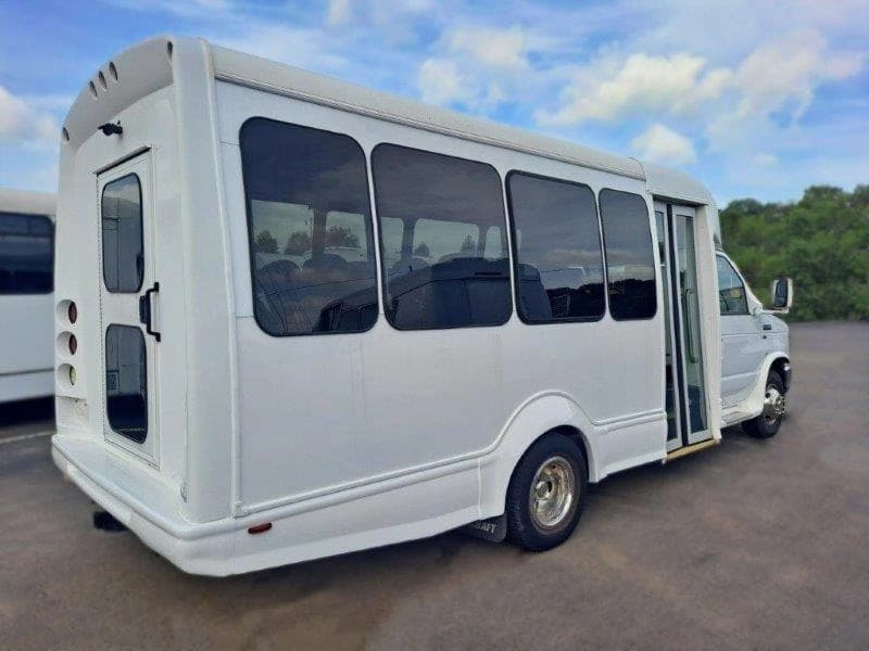 2016 Ford Starcraft StarQuest Shuttle Bus - Image 3