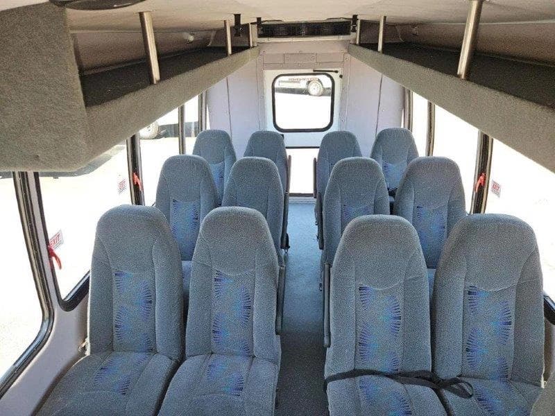 2016 Ford Starcraft StarQuest Shuttle Bus - Image 4