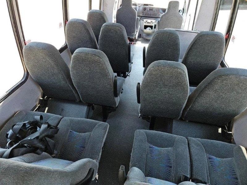 2016 Ford Starcraft StarQuest Shuttle Bus - Image 5