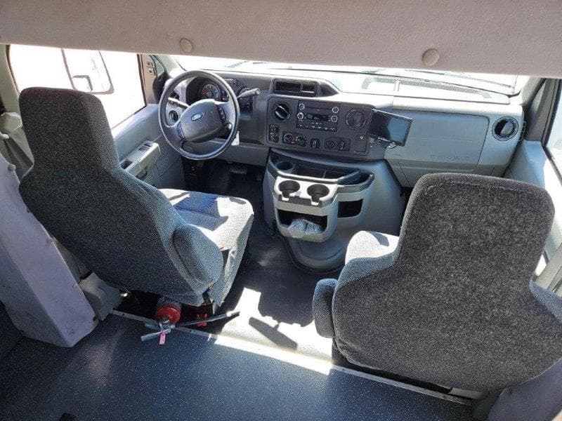2016 Ford Starcraft StarQuest Shuttle Bus - Image 6