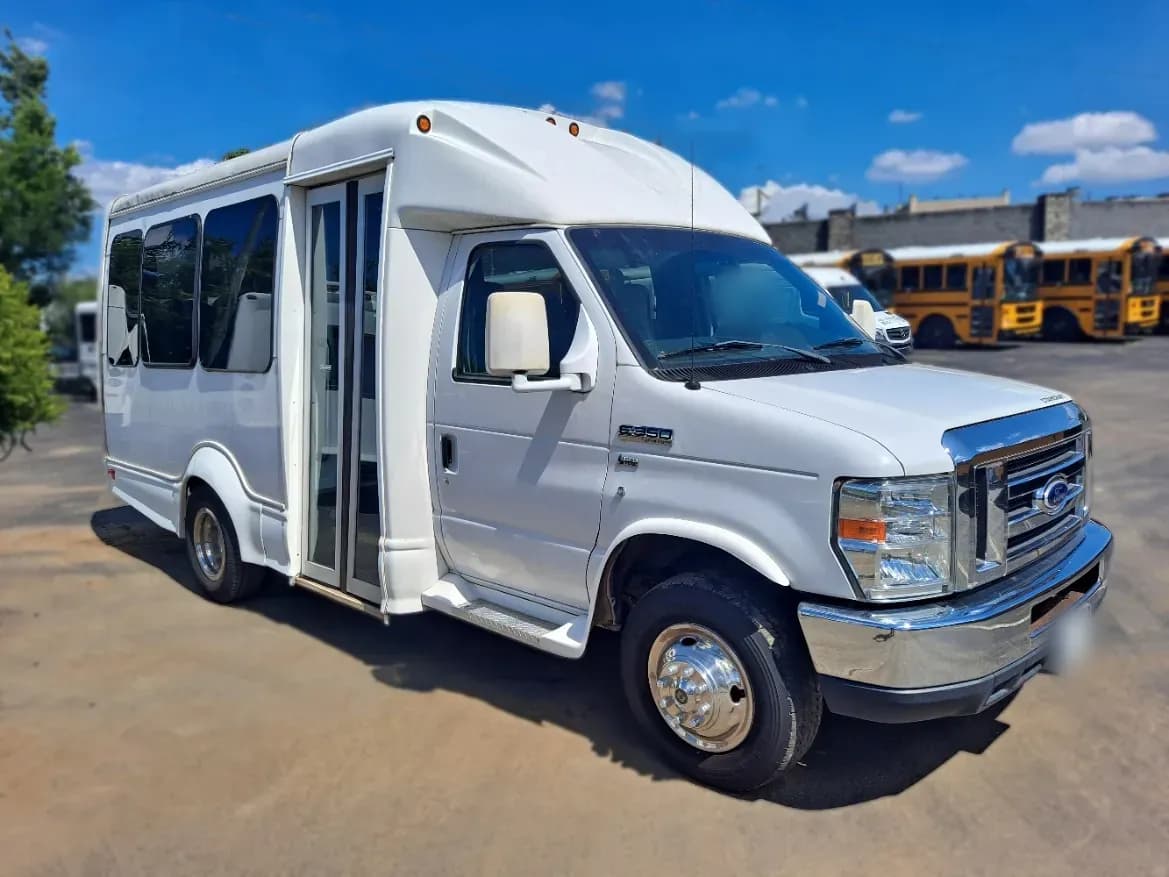 2016 Ford Starcraft Starquest Shuttle Bus - Image 1