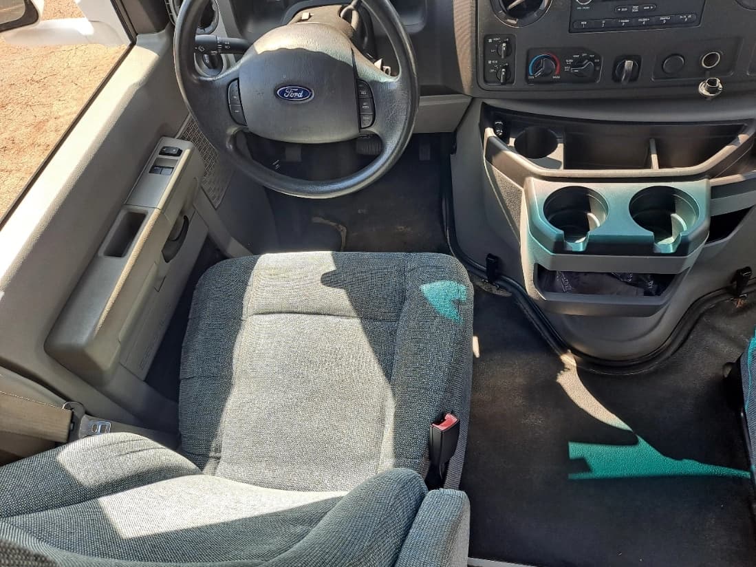 2016 Ford Starcraft Starquest Shuttle Bus - Image 7