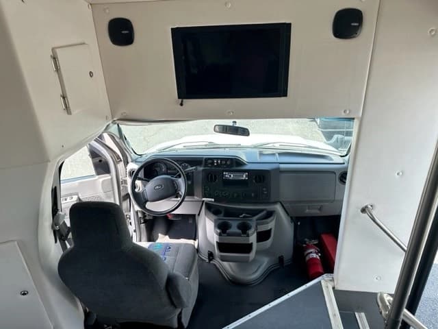 2015 Ford Turtle Top Terra Transit Shuttle Bus - Image 7