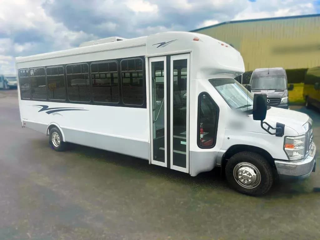 2015 Ford Starcraft Allstar Shuttle Bus - Image 1