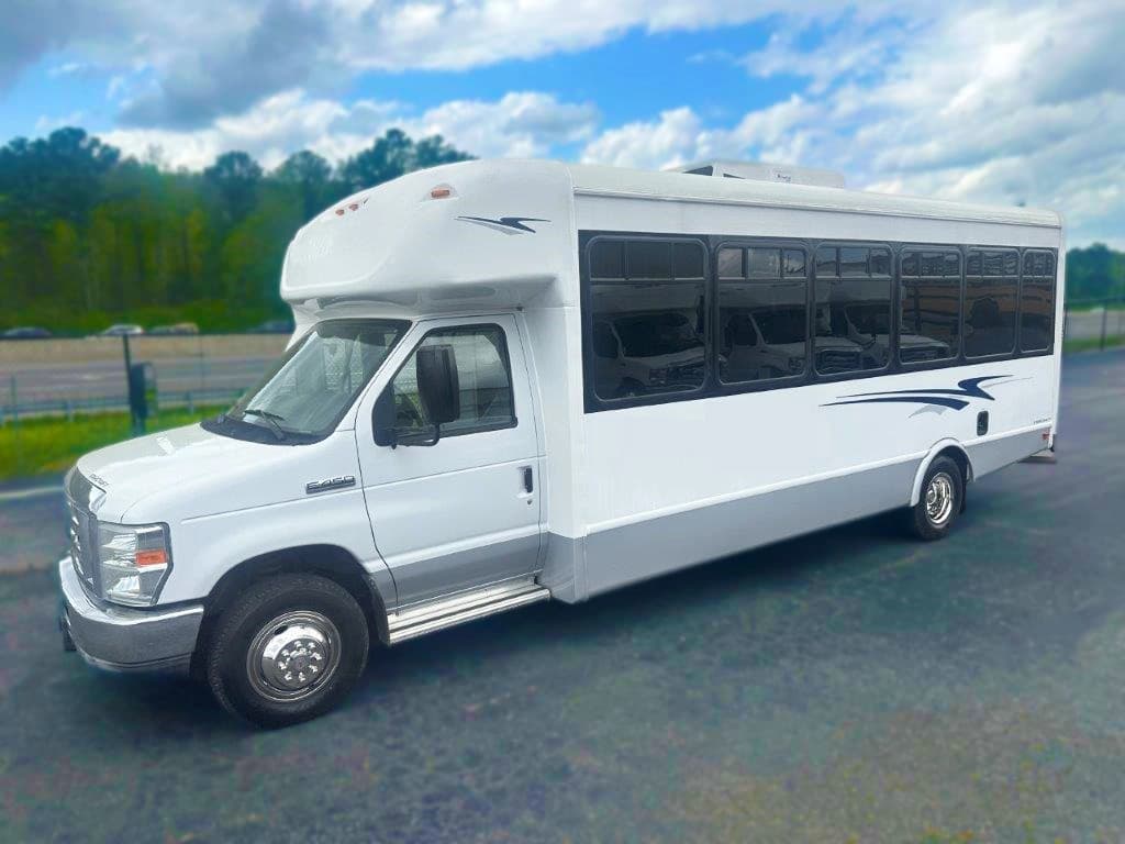 2015 Ford Starcraft Allstar Shuttle Bus - Image 2