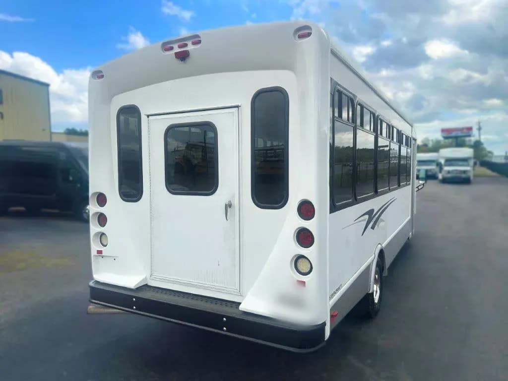 2015 Ford Starcraft Allstar Shuttle Bus - Image 3