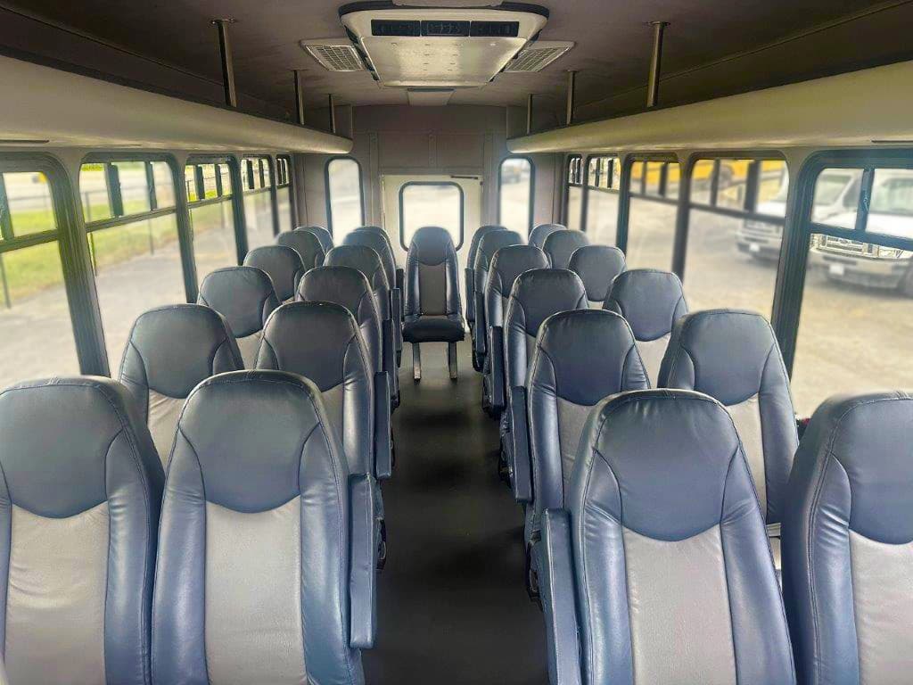 2015 Ford Starcraft Allstar Shuttle Bus - Image 5