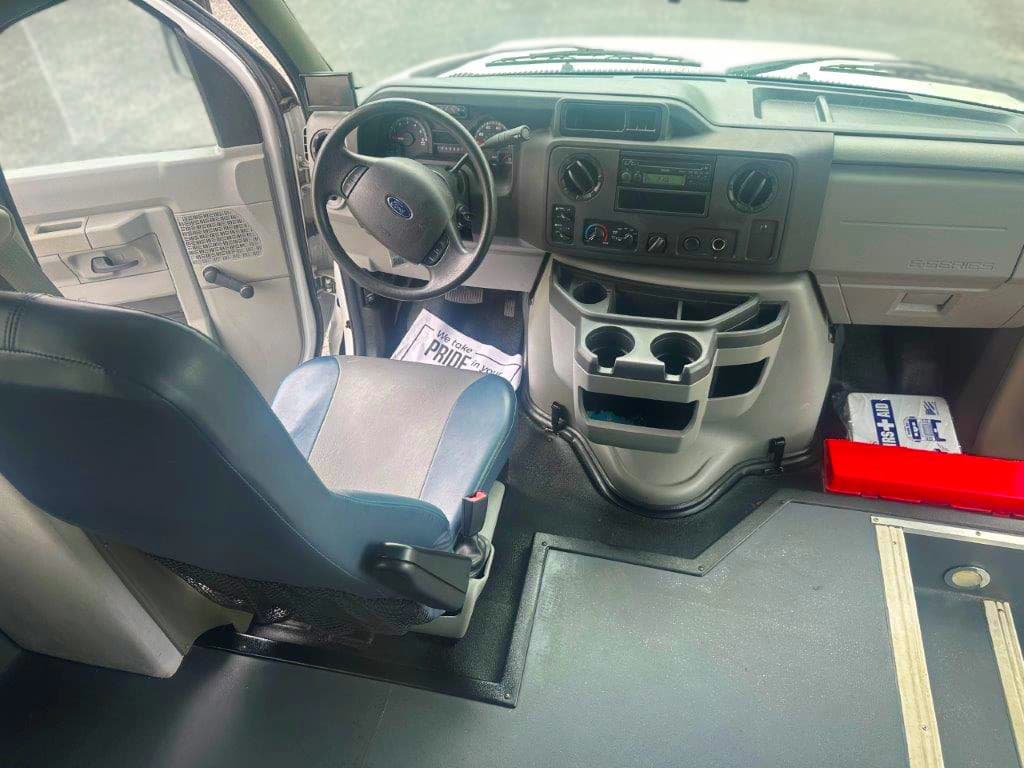2015 Ford Starcraft Allstar Shuttle Bus - Image 7