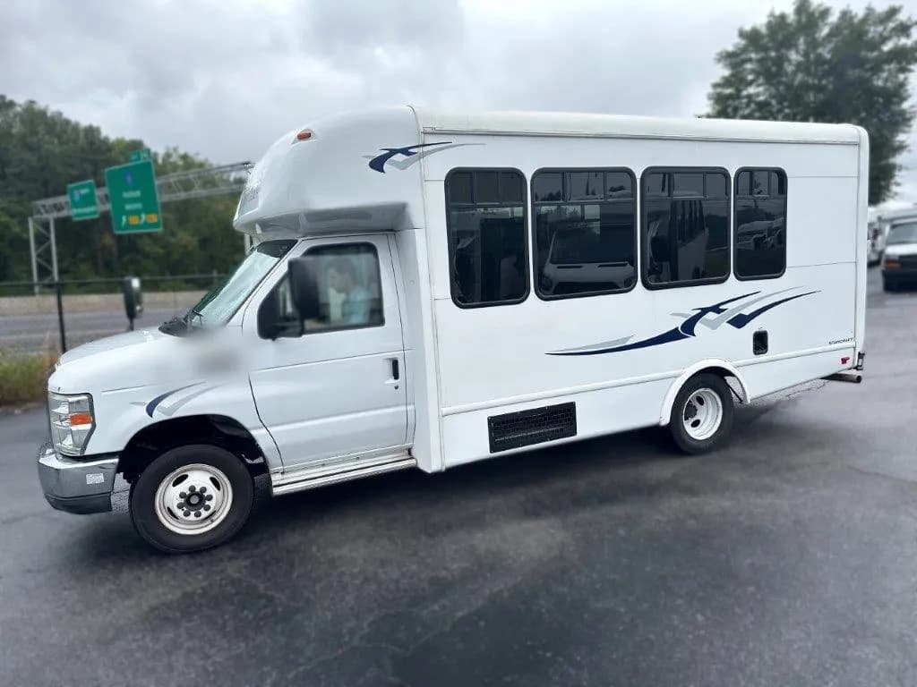 2014 Starcraft Allstar Shuttle Bus - Image 2