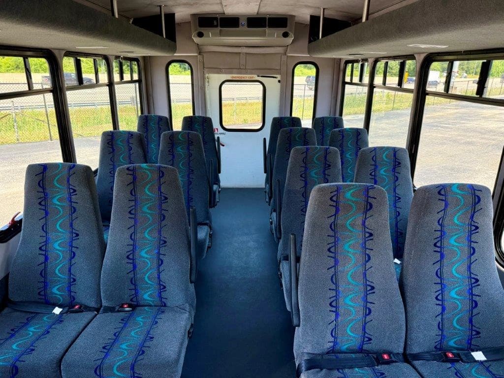 2014 Chevrolet 3500 Starcraft Allstar Shuttle Bus - Image 4