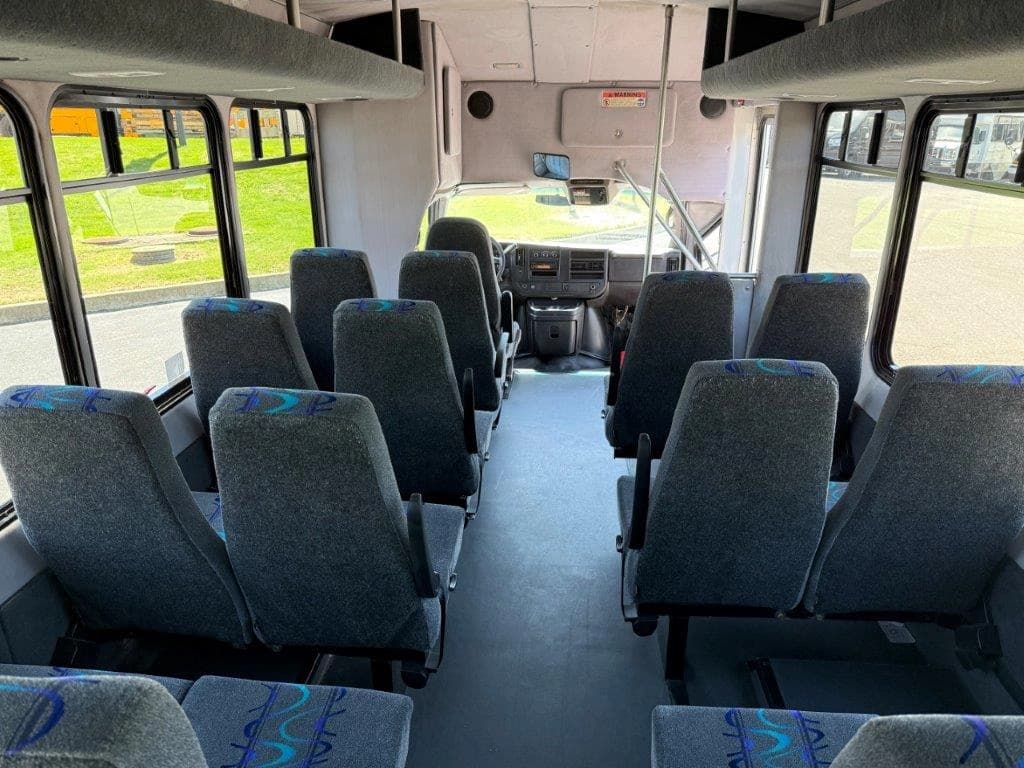 2014 Chevrolet 3500 Starcraft Allstar Shuttle Bus - Image 5