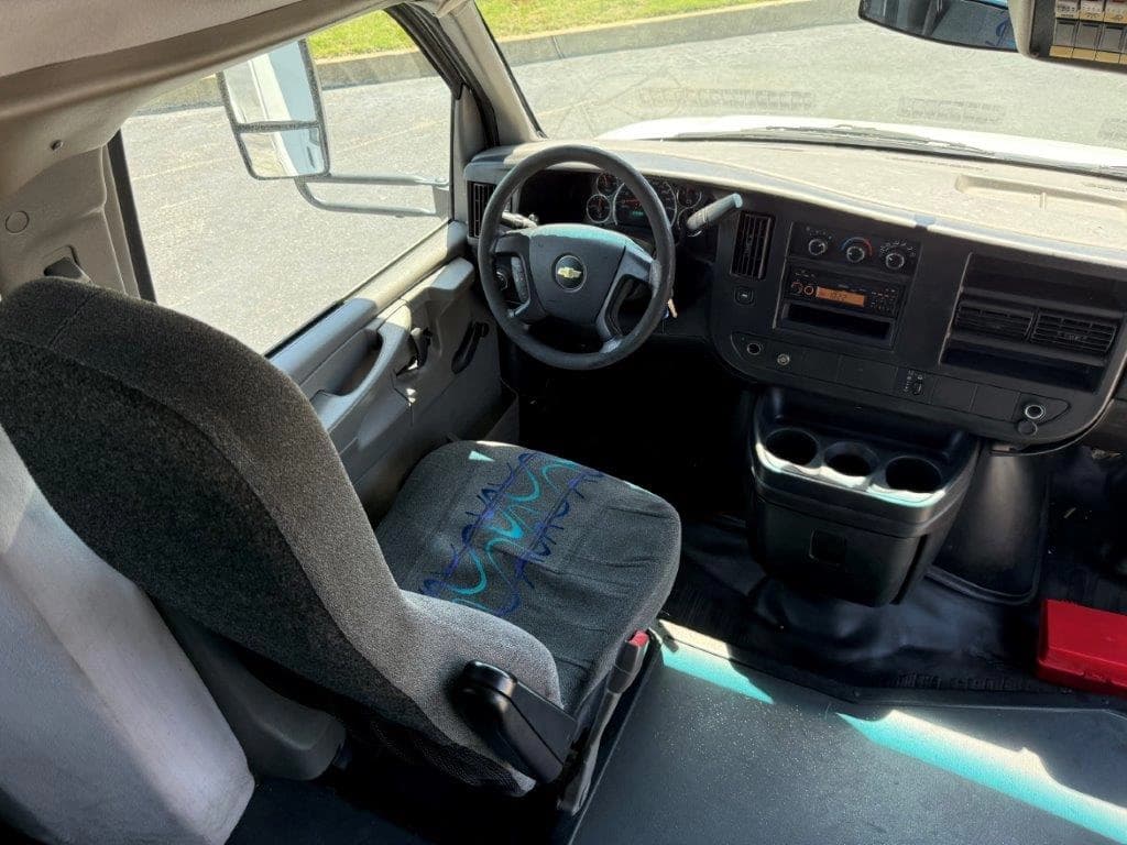 2014 Chevrolet 3500 Starcraft Allstar Shuttle Bus - Image 7