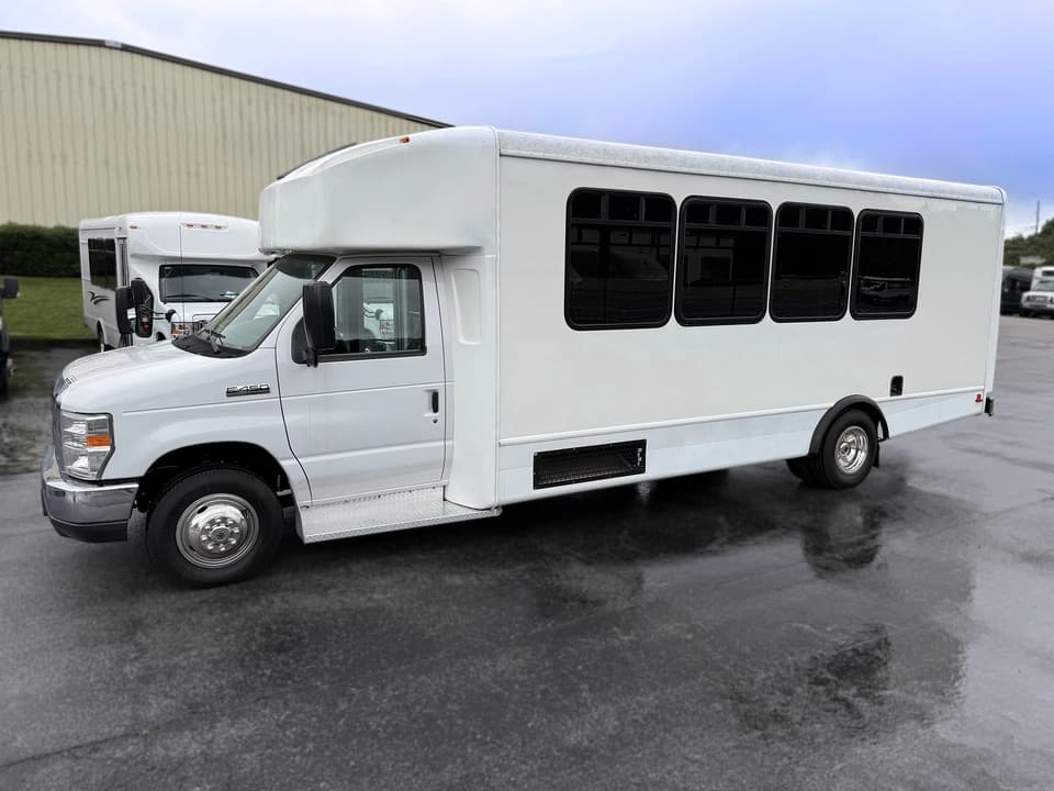 2014 Goshen GCII Shuttle Bus - Image 2