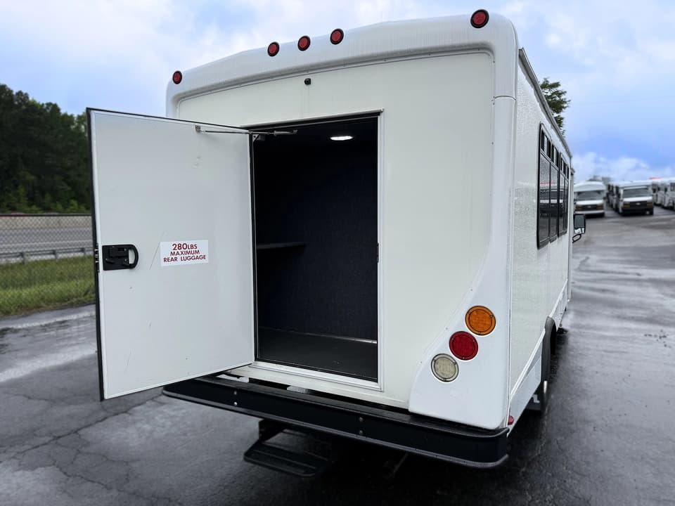 2014 Goshen GCII Shuttle Bus - Image 3