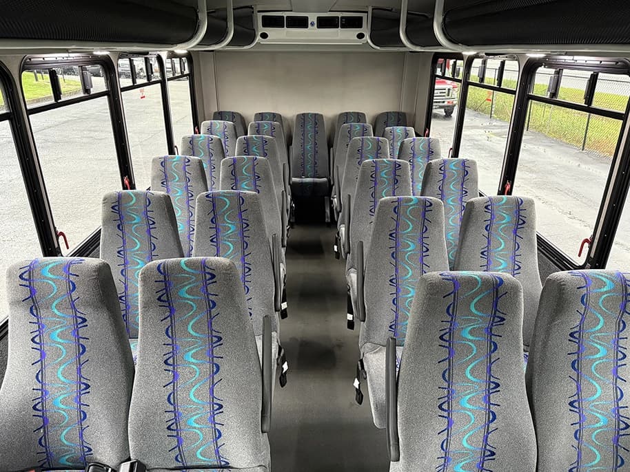 2014 Goshen GCII Shuttle Bus - Image 4