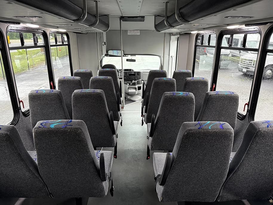 2014 Goshen GCII Shuttle Bus - Image 5
