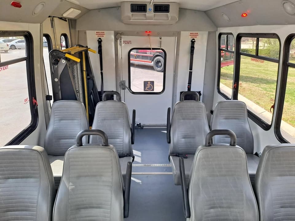 2014 Ford E350 Elkhart Coach Shuttle Bus - Image 4