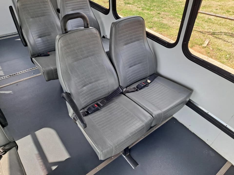 2014 Ford E350 Elkhart Coach Shuttle Bus - Image 6