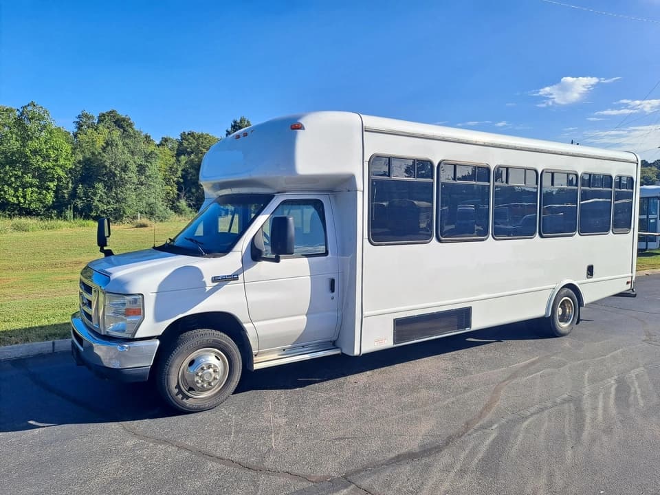 2013 Ford StarCraft AllStar Shuttle Bus - Image 2