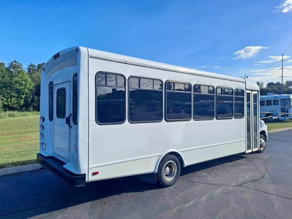 2013 Ford StarCraft AllStar Shuttle Bus - Image 3