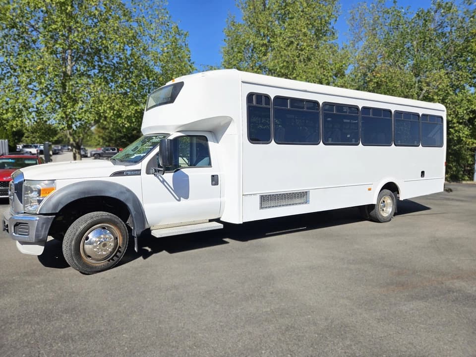 2013 Glaval Entourage Shuttle Bus - Image 2