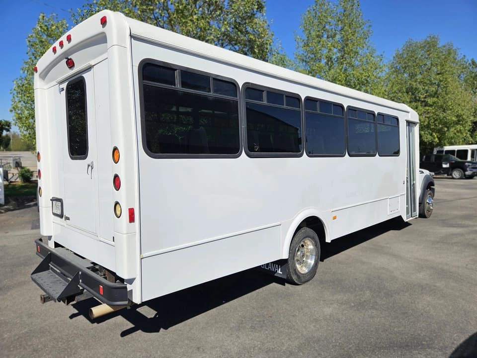 2013 Glaval Entourage Shuttle Bus - Image 3