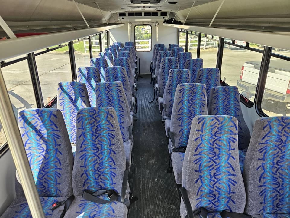 2013 Glaval Entourage Shuttle Bus - Image 4